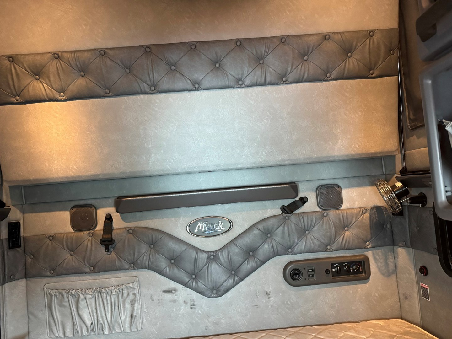 2018 MACK CXU613 - USED TRUCKS SLEEPER - image 19